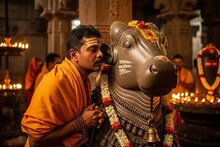 Mahashivaratri 2026: नंदीच्या उजव्या कानातच का सांगतात मनोकामना? शंभूदेवापर्यंत इच्छा पोहचण्याचे रहस्य