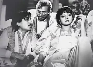 वडिल थिएटर मालक, मुलाला बनवायचं होतं IAS पण विकावी लागली लॉटरीची तिकिटं वडिल थिएटर मालक, मुलाला बनवायचं होतं IAS पण विकावी लागली लॉटरीची तिकिटं