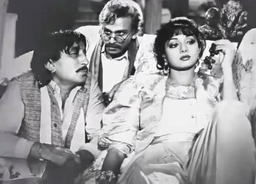 घरात रंगभूमीचे वातावरण लहानपणापासूनच होते, कारण त्याचे वडील थिएटर कंपनी चालवत होते. त्याला कलांची समज वारशाने मिळाली होती, परंतु आयएएस अधिकारी बनून देशाची सेवा करण्याचे त्याचे स्वप्न होते. हा हुशार अभिनेता मोठ्या आकांक्षांनी पुढे जात होता. परंतु आर्थिक अडचणींनी त्याचा मार्ग बदलला. परिस्थिती इतकी कठीण झाली की त्याला अभ्यास सोडावा लागला आणि कुटुंबाचे पालनपोषण करण्यासाठी चहाचे दुकानही उघडावे लागले. रंगभूमी लहानपणापासूनच त्याच्यासोबत होती आणि संघर्षांमध्ये तो आधार बनला. आयएएस अधिकारी होण्याचे त्यांचे स्वप्न मागे राहिले आणि रंगभूमी त्यांची ओळख बनली. वयाच्या अवघ्या 22 व्या वर्षी जेव्हा त्यांनी रंगमंचावर 70 वर्षांच्या वृद्धाची भूमिका साकारली तेव्हा प्रेक्षक थक्क झाले. घरात रंगभूमीचे वातावरण लहानपणापासूनच होते, कारण त्याचे वडील थिएटर कंपनी चालवत होते. त्याला कलांची समज वारशाने मिळाली होती, परंतु आयएएस अधिकारी बनून देशाची सेवा करण्याचे त्याचे स्वप्न होते. हा हुशार अभिनेता मोठ्या आकांक्षांनी पुढे जात होता. परंतु आर्थिक अडचणींनी त्याचा मार्ग बदलला. परिस्थिती इतकी कठीण झाली की त्याला अभ्यास सोडावा लागला आणि कुटुंबाचे पालनपोषण करण्यासाठी चहाचे दुकानही उघडावे लागले. रंगभूमी लहानपणापासूनच त्याच्यासोबत होती आणि संघर्षांमध्ये तो आधार बनला. आयएएस अधिकारी होण्याचे त्यांचे स्वप्न मागे राहिले आणि रंगभूमी त्यांची ओळख बनली. वयाच्या अवघ्या 22 व्या वर्षी जेव्हा त्यांनी रंगमंचावर 70 वर्षांच्या वृद्धाची भूमिका साकारली तेव्हा प्रेक्षक थक्क झाले.