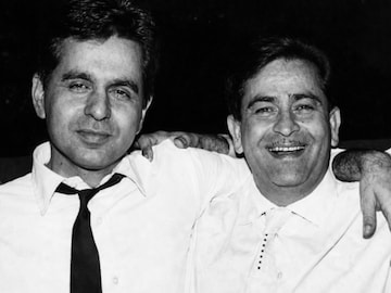 'उठ,अॅक्टिंग करू नकोस', कोमात असलेल्या 'शो मॅन'ला पाहून हादरले होते दिलीप कुमार 'उठ,अॅक्टिंग करू नकोस', कोमात असलेल्या 'शो मॅन'ला पाहून हादरले होते दिलीप कुमार