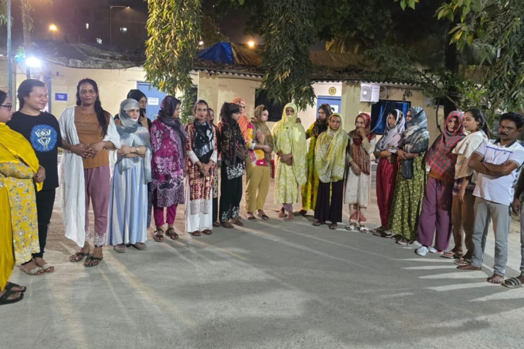 18 ट्रान्सजेंडर बांगलादेशी नागरिकांना पकडलं, मुंबई पोलिसांनी मोठी कारवाई