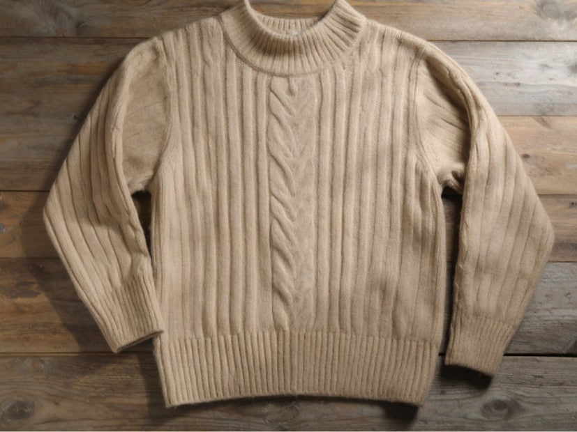 जुन्या स्वेटरचा तुम्ही वापर तुम्ही आपल्या दैनंदिन वापरासाठी करू शकता. याच्या अनेक पद्धती आहेत. आज आम्ही तुम्हाला तयारीच काही सांगत आहोत. या ट्रिक्स पाहिल्यानंतर तुम्ही जुने स्वेटर अजिबात फेकणार नाही. जुन्या स्वेटरचा तुम्ही वापर तुम्ही आपल्या दैनंदिन वापरासाठी करू शकता. याच्या अनेक पद्धती आहेत. आज आम्ही तुम्हाला तयारीच काही सांगत आहोत. या ट्रिक्स पाहिल्यानंतर तुम्ही जुने स्वेटर अजिबात फेकणार नाही.