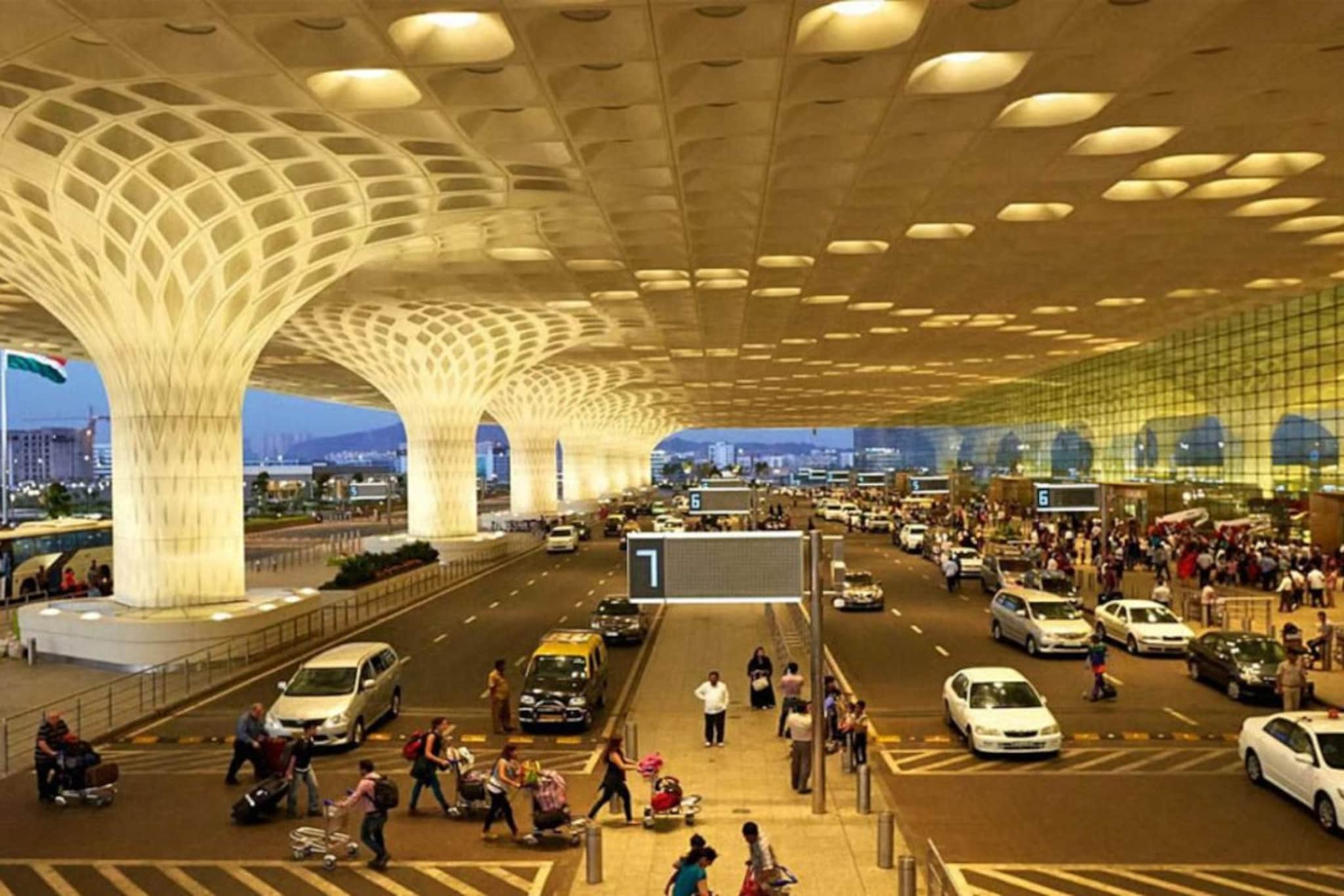 18Km साठी 3000 भाडं? थायलंड रिटर्न कपलला गंडा घालणं कॅब ड्रायव्हरला महागात पडलं; 18Km साठी 3000 भाडं? थायलंड रिटर्न कपलला गंडा घालणं कॅब ड्रायव्हरला महागात पडलं;