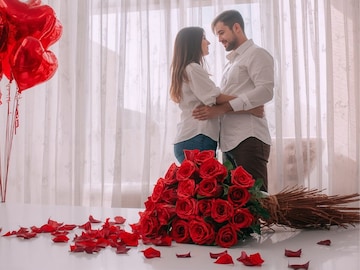 7 तारखेपासून सुरु होतोय प्रेमाचा मौसम! पाहा कधी गुलाब द्यायचं आणि कधी चॉकलेट 7 तारखेपासून सुरु होतोय प्रेमाचा मौसम! पाहा कधी गुलाब द्यायचं आणि कधी चॉकलेट