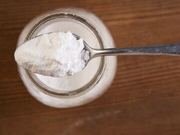 घरातलं डिटर्जंट संपलंय आणि कपडेही धुवायचेत? किचनमधील 'हे' पदार्थ करतील तुमची मदत