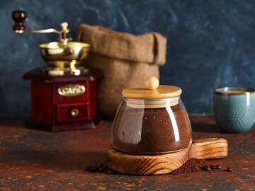 'या' सोप्या युक्त्या वापरून साठवा कॉफी; कितीही दिवस ठेवा, अजिबात होणार नाही कडक!