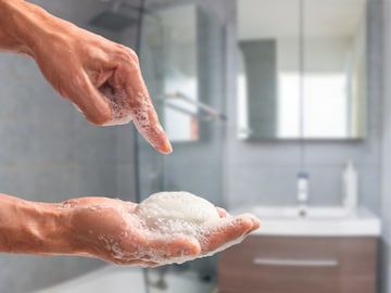 साबणांच्या उरलेल्या तुकड्याचं काय करावं कळत नाही? या 5 स्मार्ट पद्धतीने करा वापर