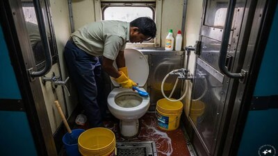 एआय ट्रेन क्लिनिंग 