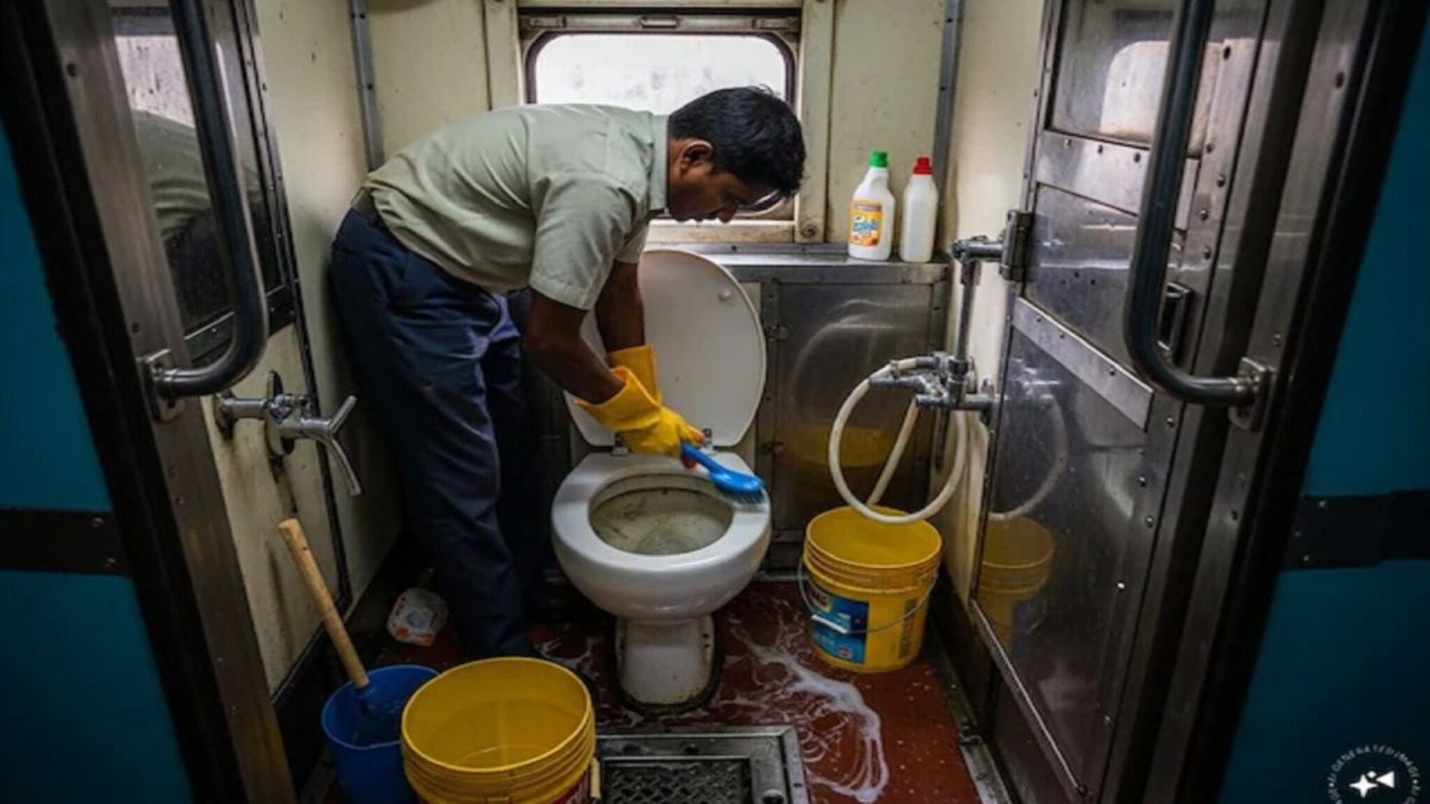 रेल्वेचा नवा प्लॅन! जनरल क्लासमध्ये दिसेल नव्यासारखी स्वच्छता, चेकिंग करेल AI