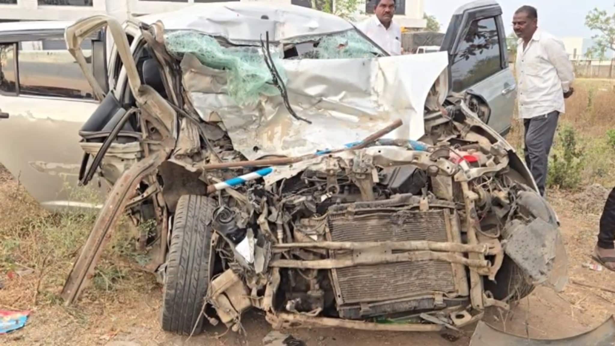 दोन दिवसांपूर्वी नवी कोरी अलिशान कार घेतली, देवदर्शनाला जाताना चौघांचा मृत्यू