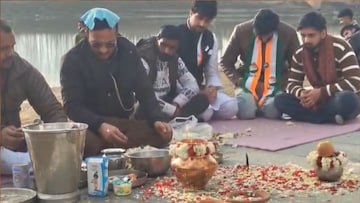 काश्मीरमध्ये सिंधू-झेलम नद्यांच्या पवित्र संगमावर अजितदादांच्या अस्थींचे विसर्जन काश्मीरमध्ये सिंधू-झेलम नद्यांच्या पवित्र संगमावर अजितदादांच्या अस्थींचे विसर्जन