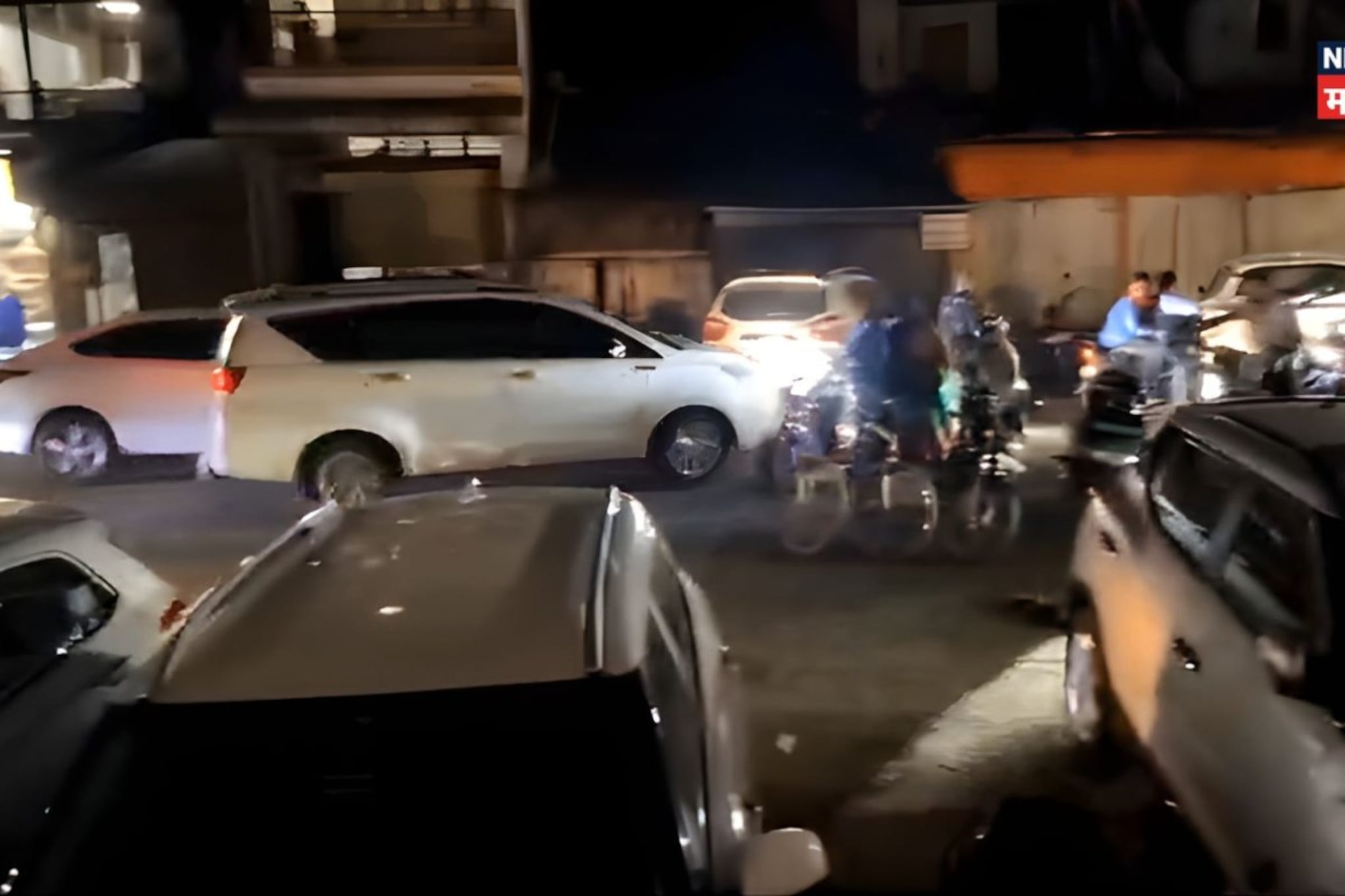 सांगलीत हिट अँड रन'चा थरार, भरधाव इनोव्हाने 15 लोकांना चिरडलं, VIDEO सांगलीत हिट अँड रन'चा थरार, भरधाव इनोव्हाने 15 लोकांना चिरडलं, VIDEO