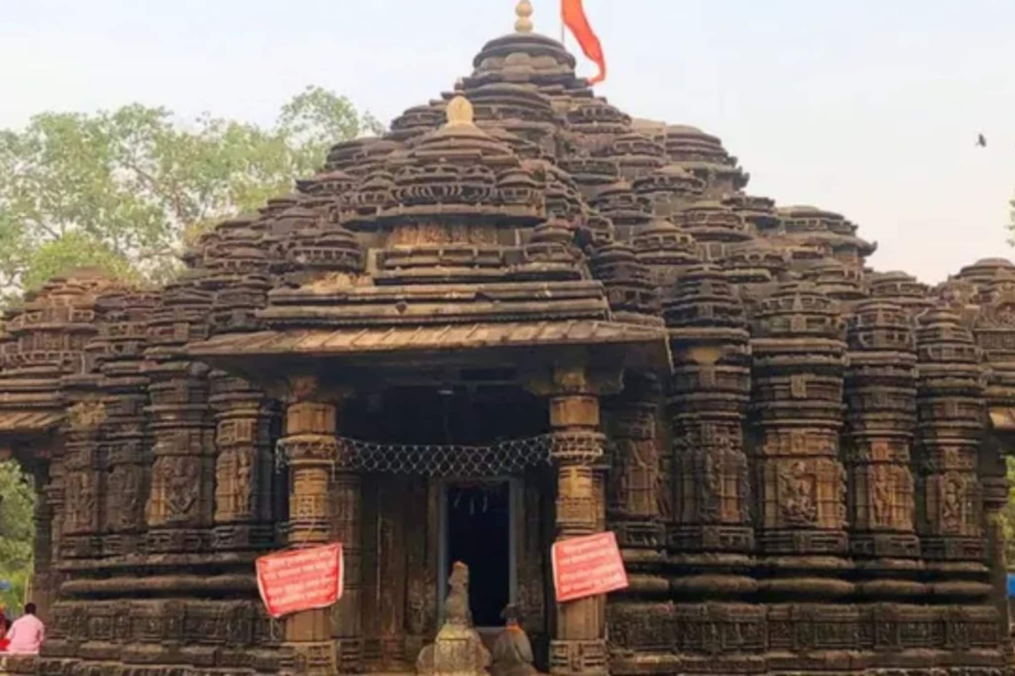 मुंबईजवळ आहे 966वर्ष जुनं प्राचीन शिवमंदिर, महाशिवरात्रीला इथं नक्की भेट द्या