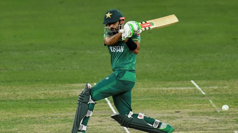 भारताविरुद्ध झालेल्या मानहानीकारक पराभवानंतर पाकिस्तानी चाहत्यांकडून शाहिन आफ्रिदी आणि बाबर आझमला टीममधून काढण्याची मागणी केली गेली, कारण या दोघांची कामगिरी मागच्या काही काळापासून खूपच निराशाजनक झाली आहे. भारताविरुद्धच्या सामन्यातही दोघं अपयशी ठरले. भारताविरुद्ध झालेल्या मानहानीकारक पराभवानंतर पाकिस्तानी चाहत्यांकडून शाहिन आफ्रिदी आणि बाबर आझमला टीममधून काढण्याची मागणी केली गेली, कारण या दोघांची कामगिरी मागच्या काही काळापासून खूपच निराशाजनक झाली आहे. भारताविरुद्धच्या सामन्यातही दोघं अपयशी ठरले.