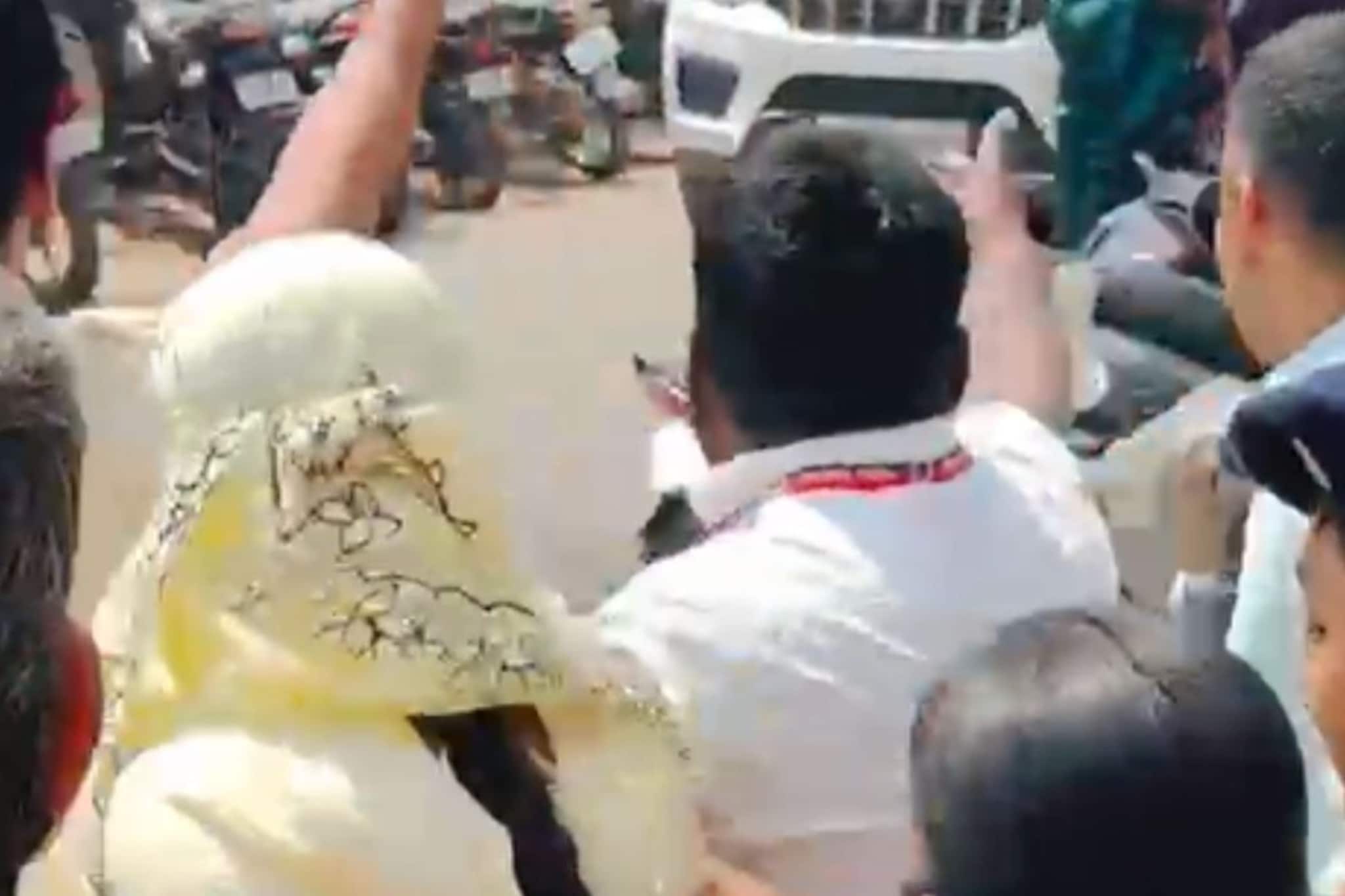 भिगवण प्रकरणातील धक्कादायक दृश्य, आईच्या कुशीत जाण्याऐवजी मुलीने निवडली पोलिसांच