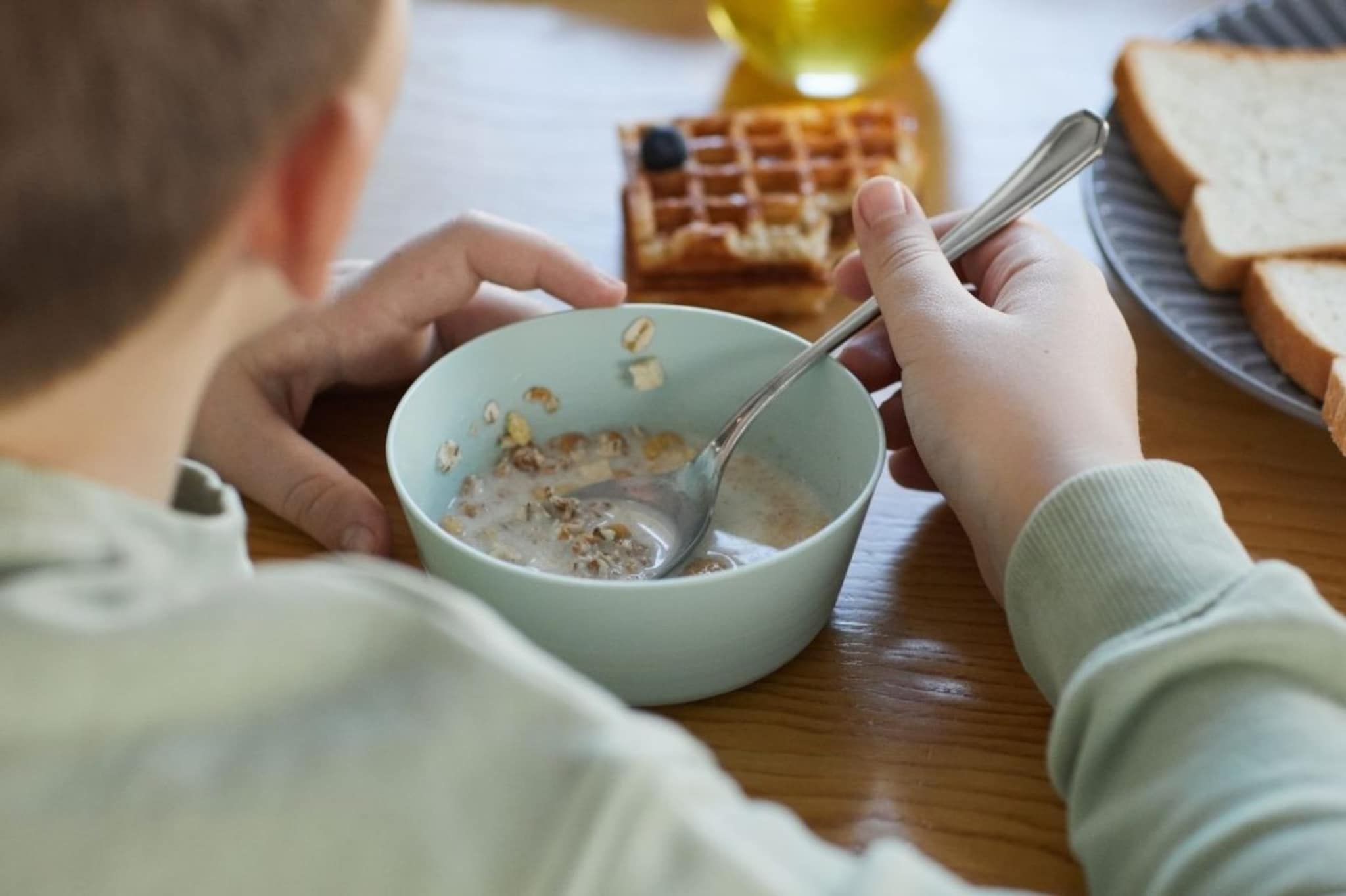 रिकाम्या पोटी 'हे' पदार्थ खाण्याची चूक करू नका! नाश्त्याला नक्की काय खावं? वाचा