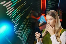 Cyber Crime : कॉल नाही, OTP नाही, फोनचा सिग्नल गेला आणि 11 लाख गायब! महिलेसोबत धक्कादायक प्रकार, नक्की असं काय घडलं?