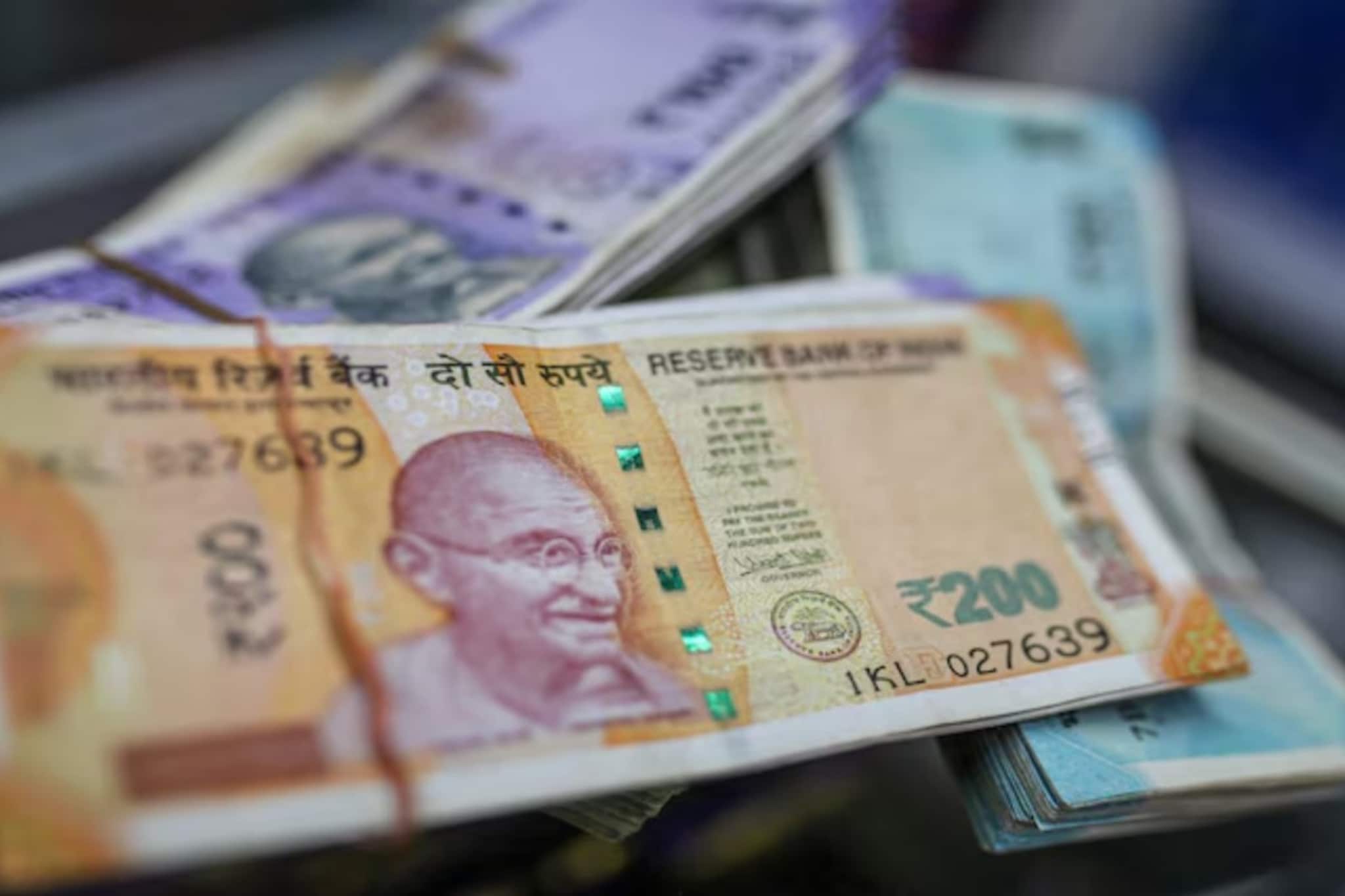 लवकरच पगारवाढीची घोषणा; 8व्या वेतन आयोगाआधी कर्मचाऱ्यांना मिळणार गुड न्यूज लवकरच पगारवाढीची घोषणा; 8व्या वेतन आयोगाआधी कर्मचाऱ्यांना मिळणार गुड न्यूज