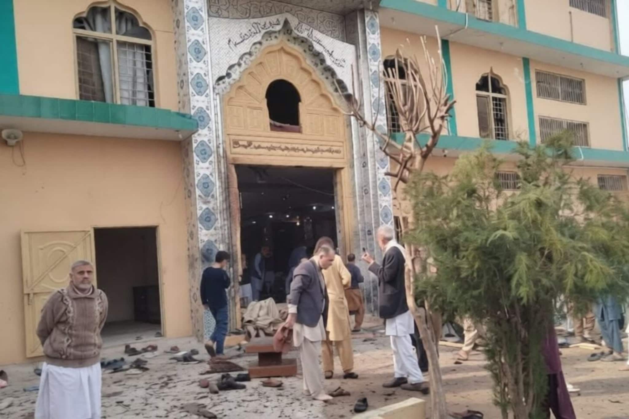 इस्लामाबाद हादरलं, नमाजाच्या वेळी भीषण स्फोट, संपूर्ण शहरात आणीबाणी; अनेक जखमी