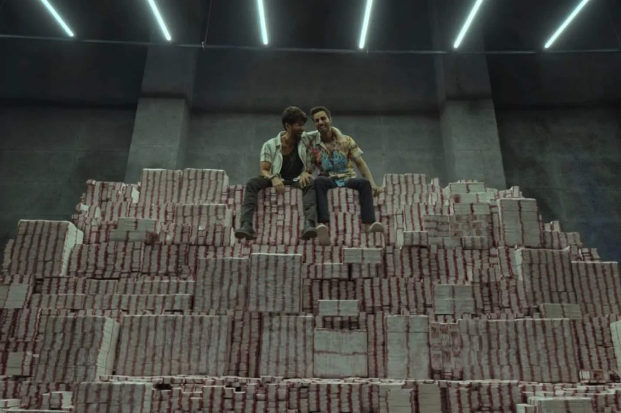 'फर्जी 2' केव्हा येणार? शाहिद कपूरला फॅन्सचा प्रश्न; दोन शब्दातच दिलं उत्तर 'फर्जी 2' केव्हा येणार? शाहिद कपूरला फॅन्सचा प्रश्न; दोन शब्दातच दिलं उत्तर