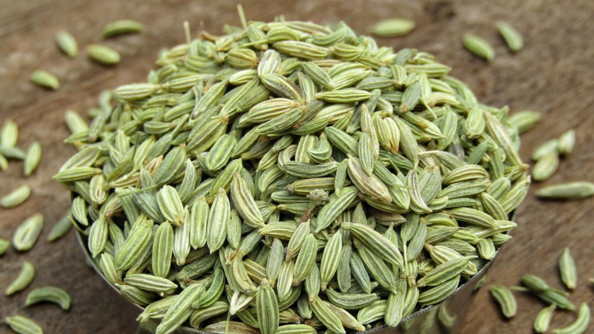 हॉटेलमध्ये जेवणानंतर बडीशेप का देतात? खरं कारण तुम्हाला माहितच नसणार