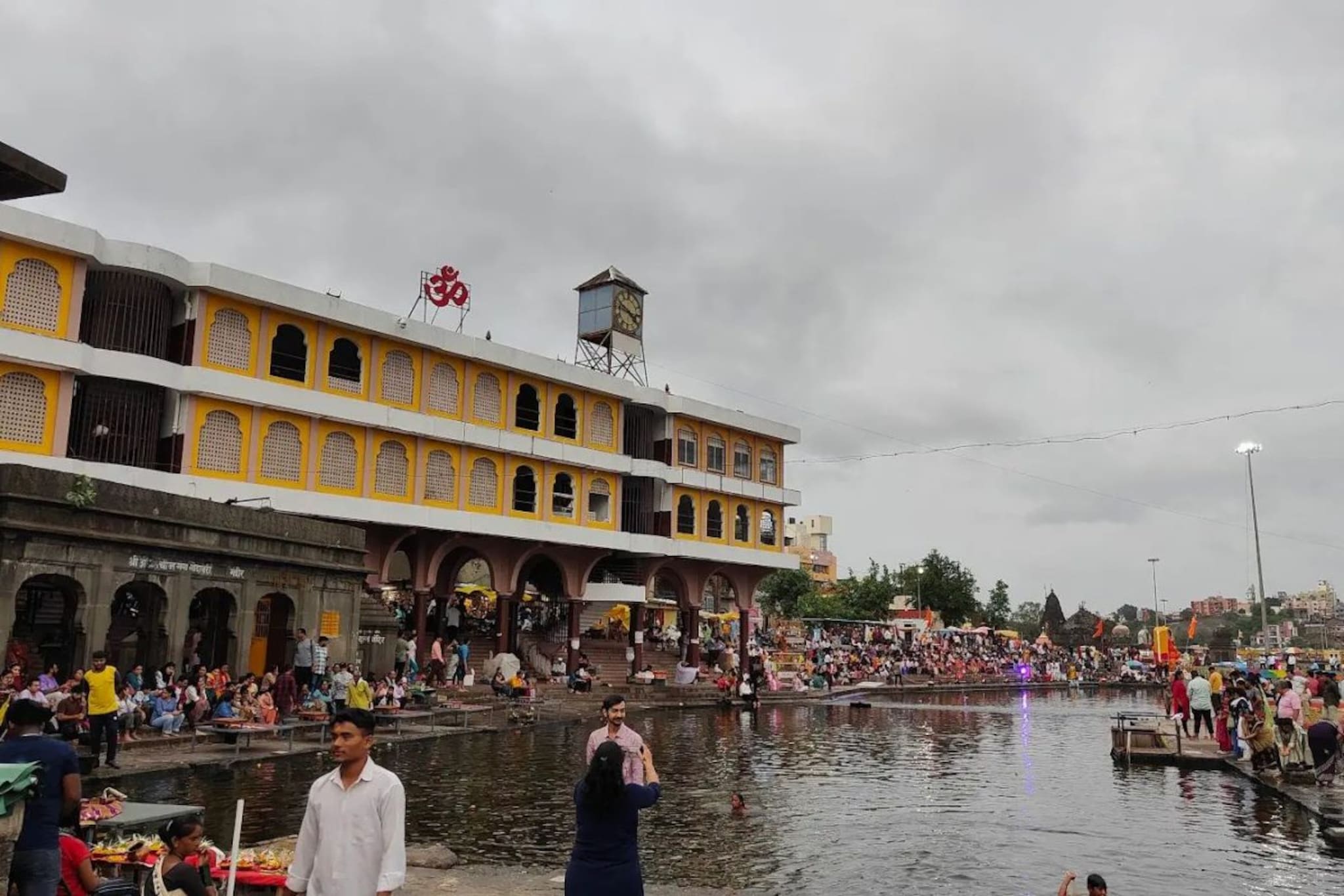 कुंभमेळ्याआधी नाशिकमध्ये मोठा चमत्कार, गोदाघाटावरील क्राँक्रीटखालील वास्तूने रहस कुंभमेळ्याआधी नाशिकमध्ये मोठा चमत्कार, गोदाघाटावरील क्राँक्रीटखालील वास्तूने रहस