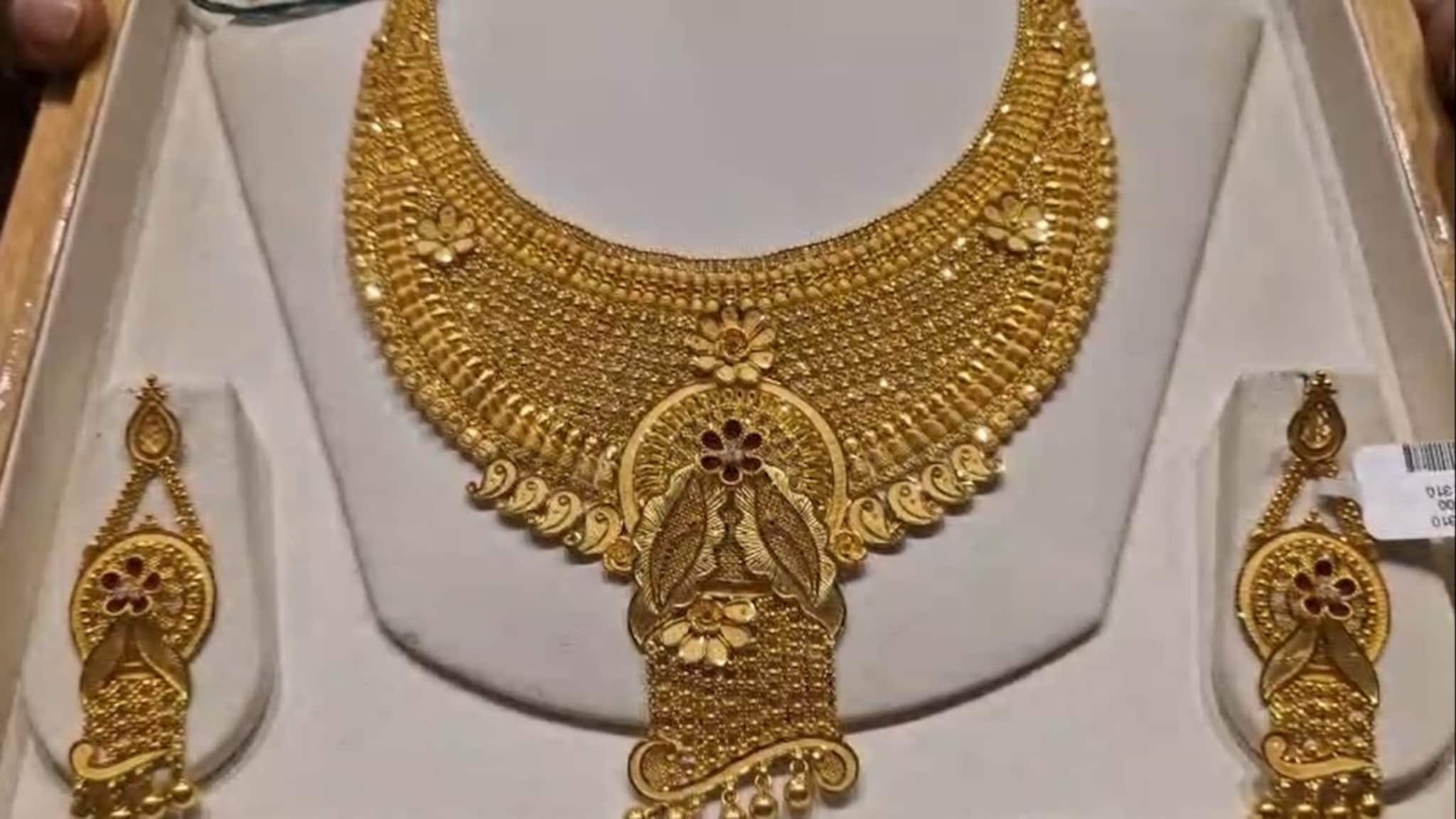 Gold Silver gold price jalgaon: डॉलर मजबूत होताच चांदी गडगडली! जळगावात एक झटक्यात 10 हजार रुपयांनी घसरले दर