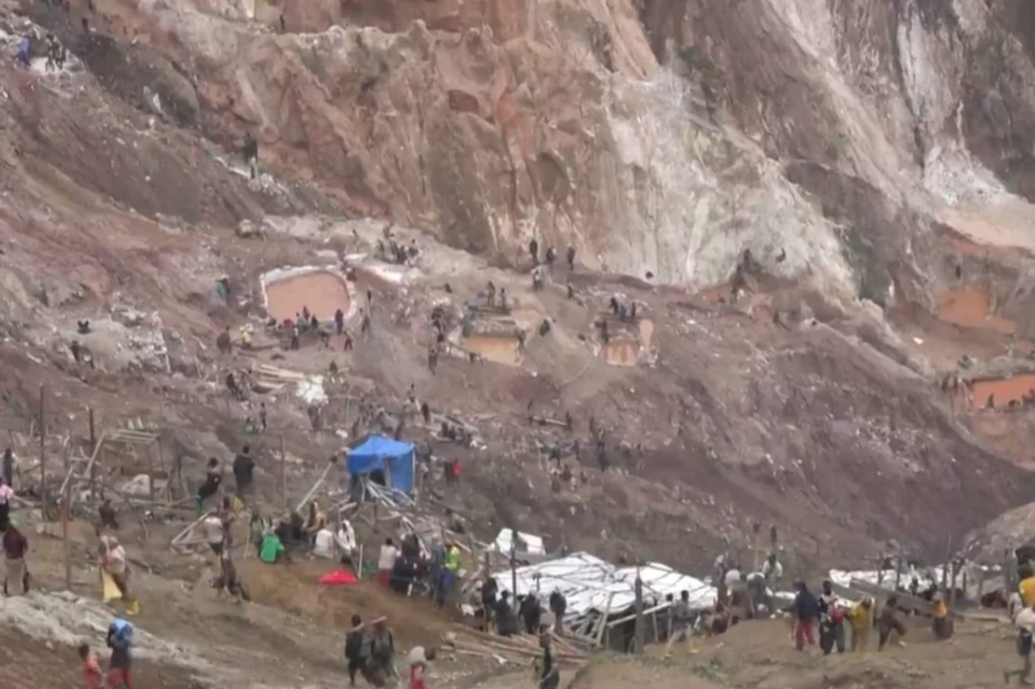 मृत्यूचं तांडव! ढिगाऱ्याखाली गाढले 200 जिवंत मजूर,स्मार्टफोन इंडस्ट्रीला फटका मृत्यूचं तांडव! ढिगाऱ्याखाली गाढले 200 जिवंत मजूर,स्मार्टफोन इंडस्ट्रीला फटका