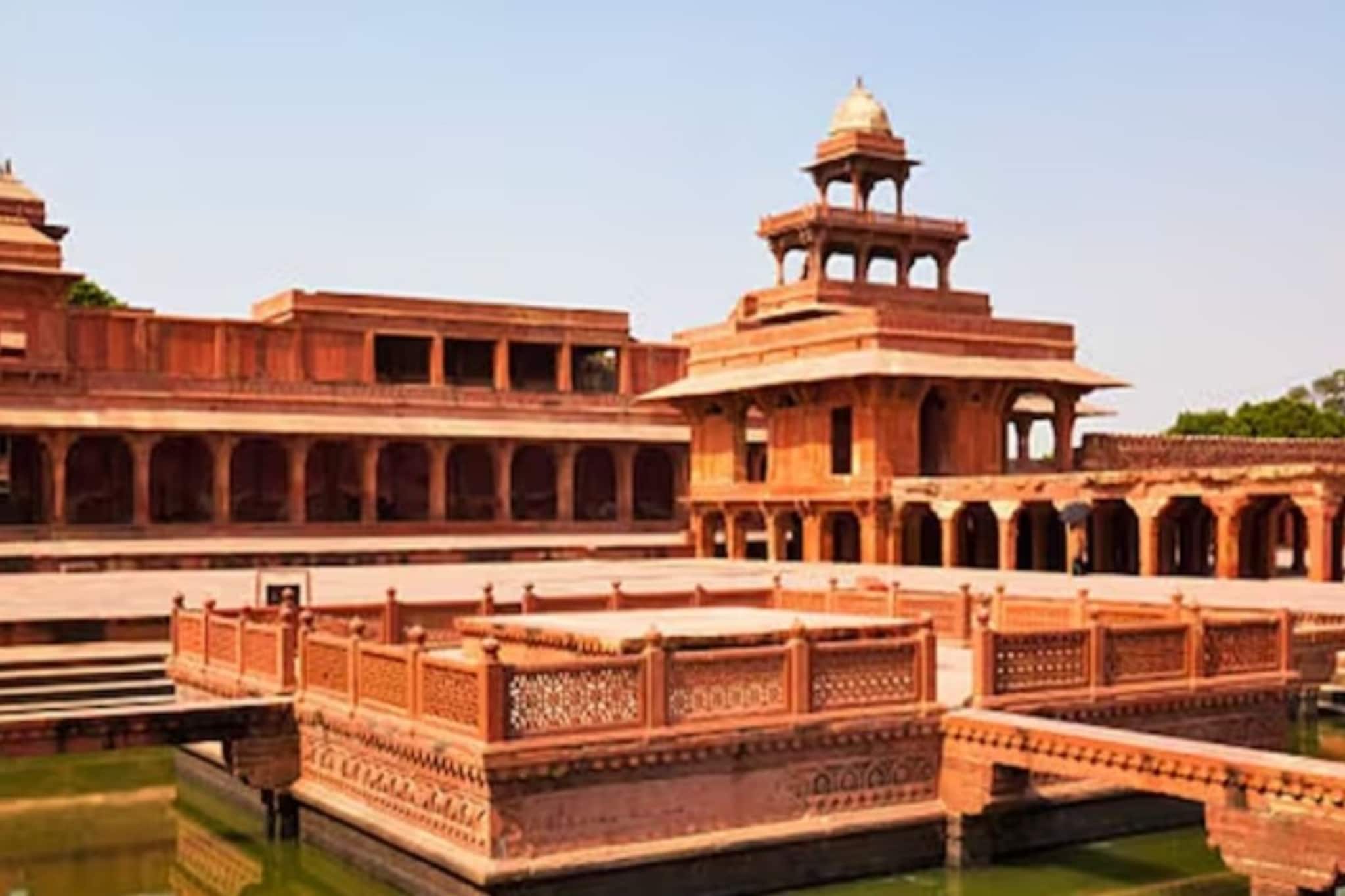 'गूंग महल' ज्याने हिरावला 12 मुलांचा आवाज! ना कधी बोलू शकले, ना समजू शकले 'गूंग महल' ज्याने हिरावला 12 मुलांचा आवाज! ना कधी बोलू शकले, ना समजू शकले