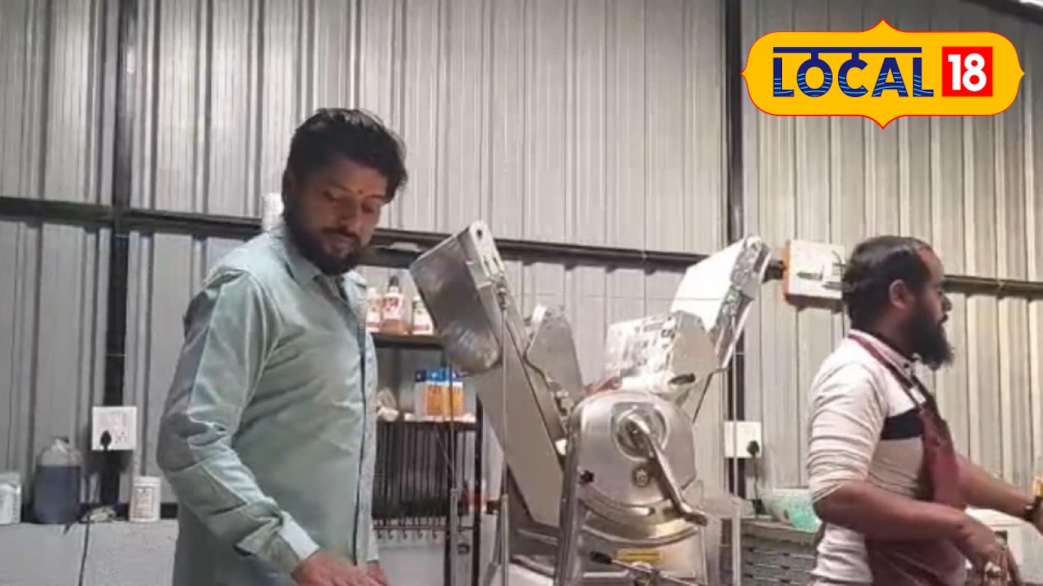 व्यवसायाला दिली शिक्षणाची जोड, तुषारने उभारला बेकरी ब्रँड, 5 लाखांची उलाढाल