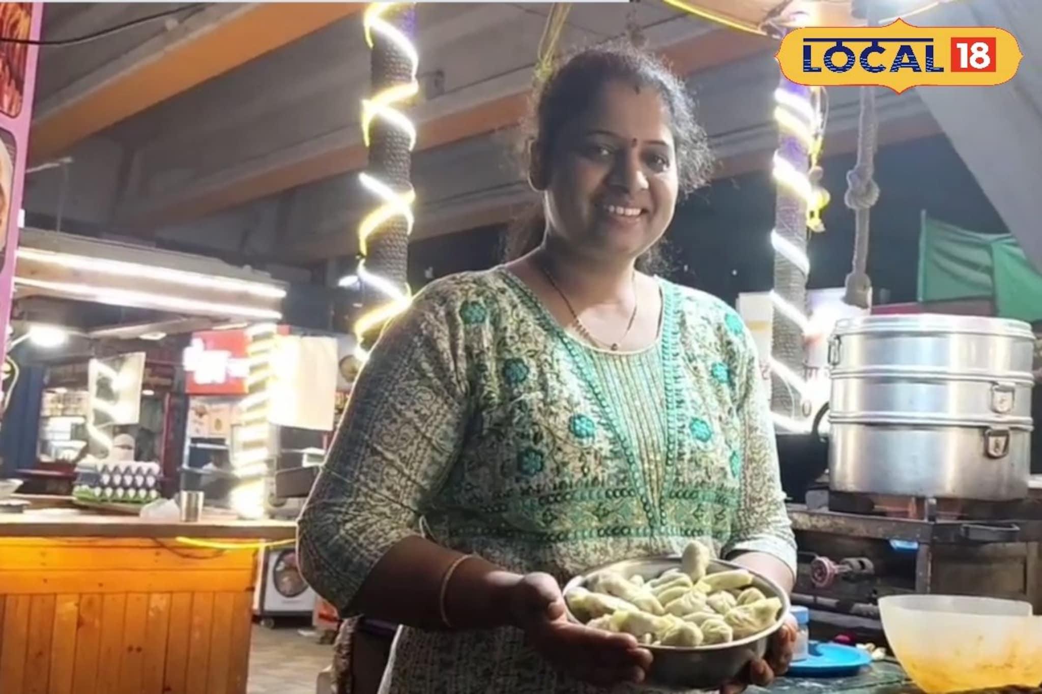 शिक्षणानंतर निवडला व्यवसायाचा मार्ग, सुरू केला मोमोजचा स्टॉल,  लाखभर कमाई