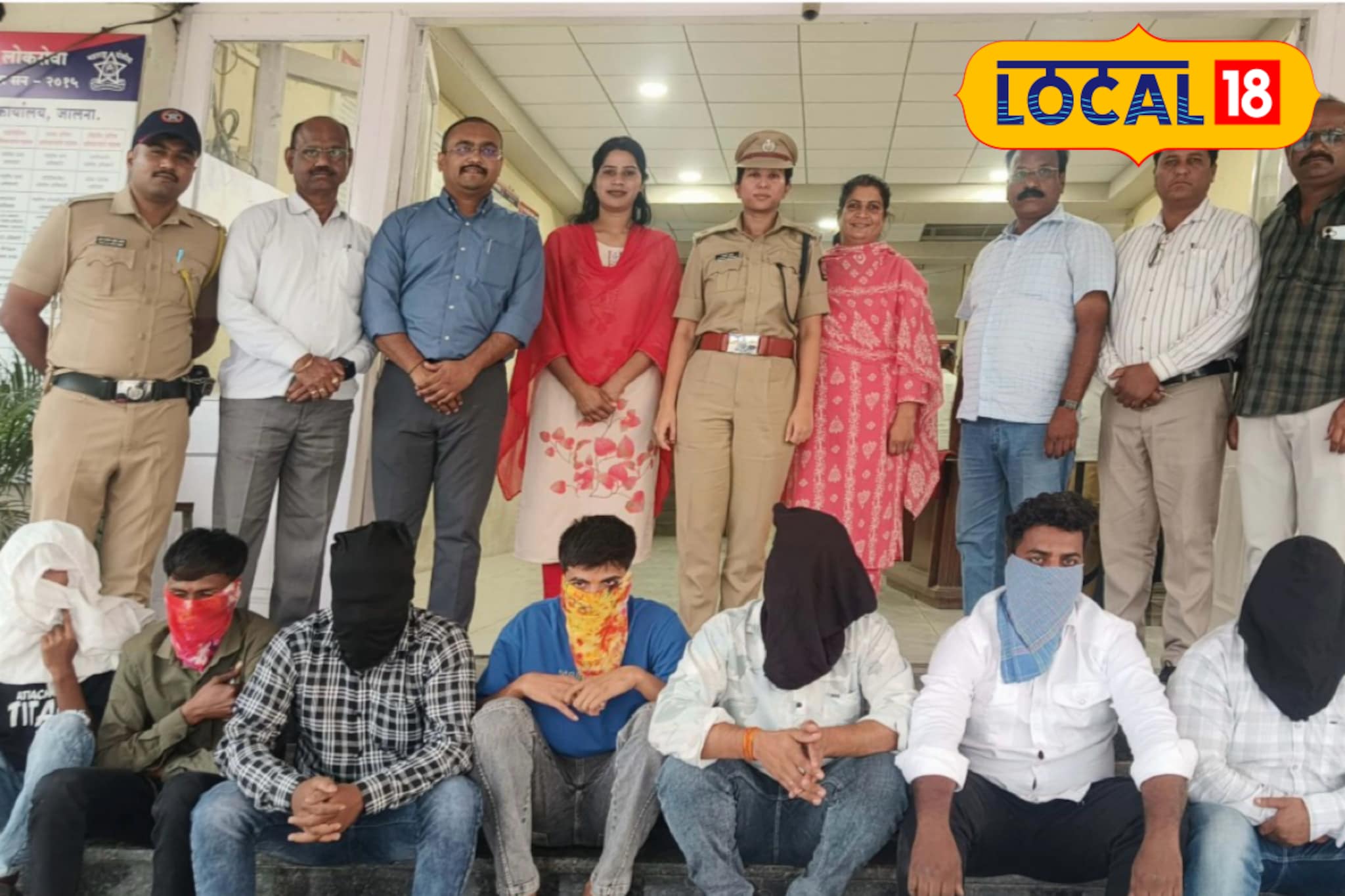 बस स्टँड परिसर आणि 2 लॉज,13 महिला आणि 7 जण, पोलिसांची धडक कारवाईने खळबळ