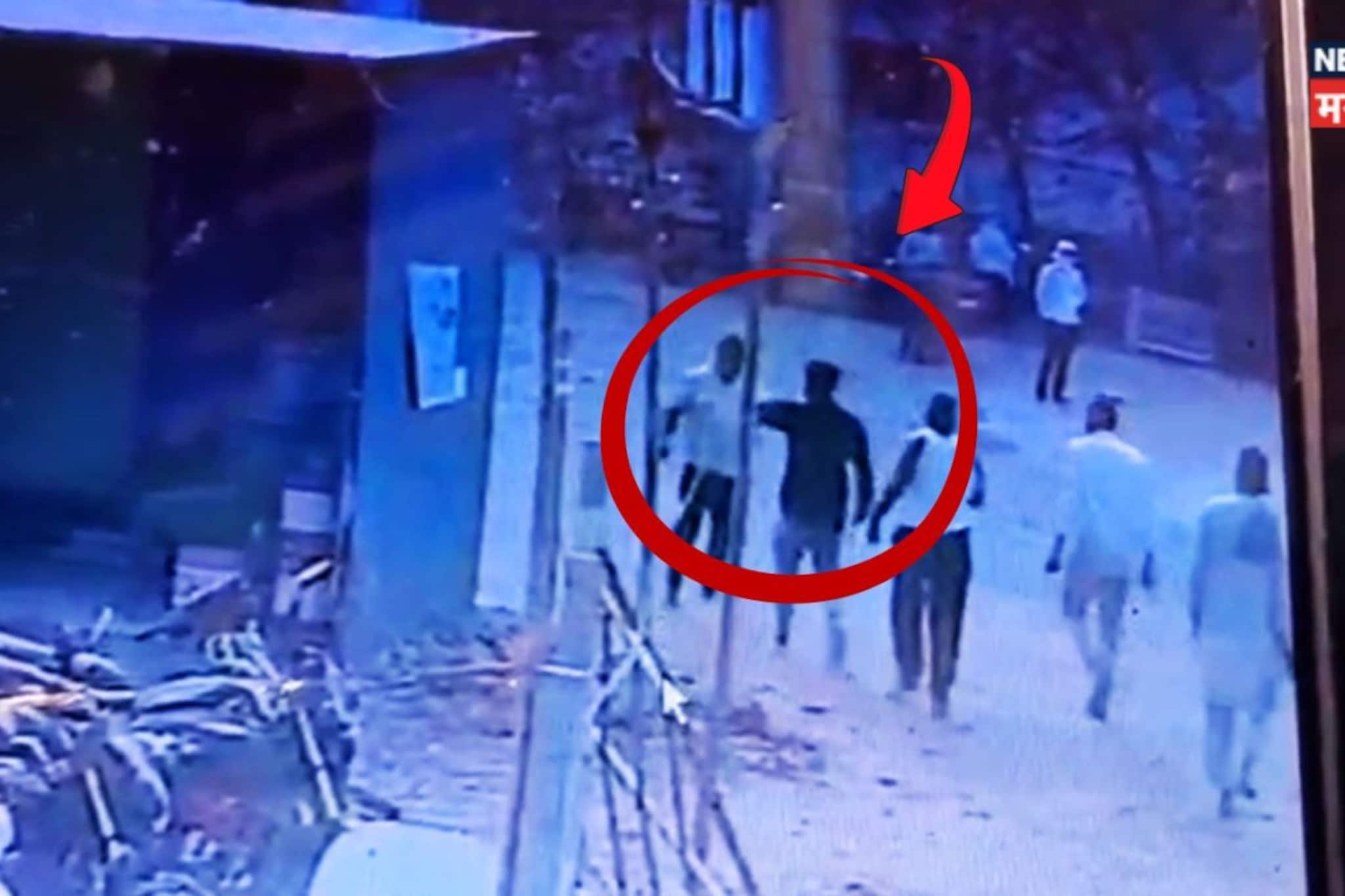 CRIME : रेल्वे स्टेशनसमोरच दिवसाढवळ्या आदित्यला खंजिराने भोसकलं