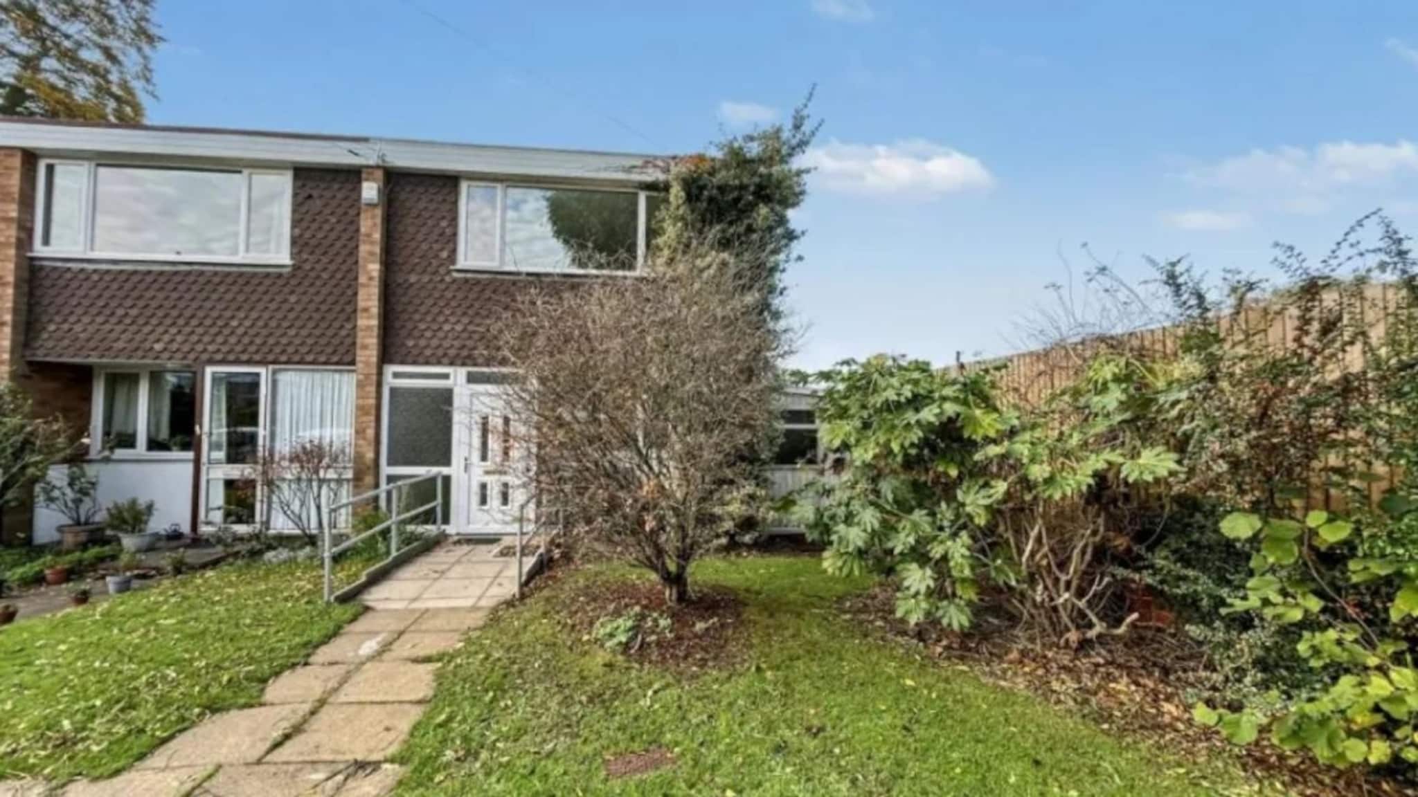 आलिशान घर! पाहताच खरेदीसाठी रांगा; पण आत जाताच पळून जातायेत लोक, असं तिथं काय?