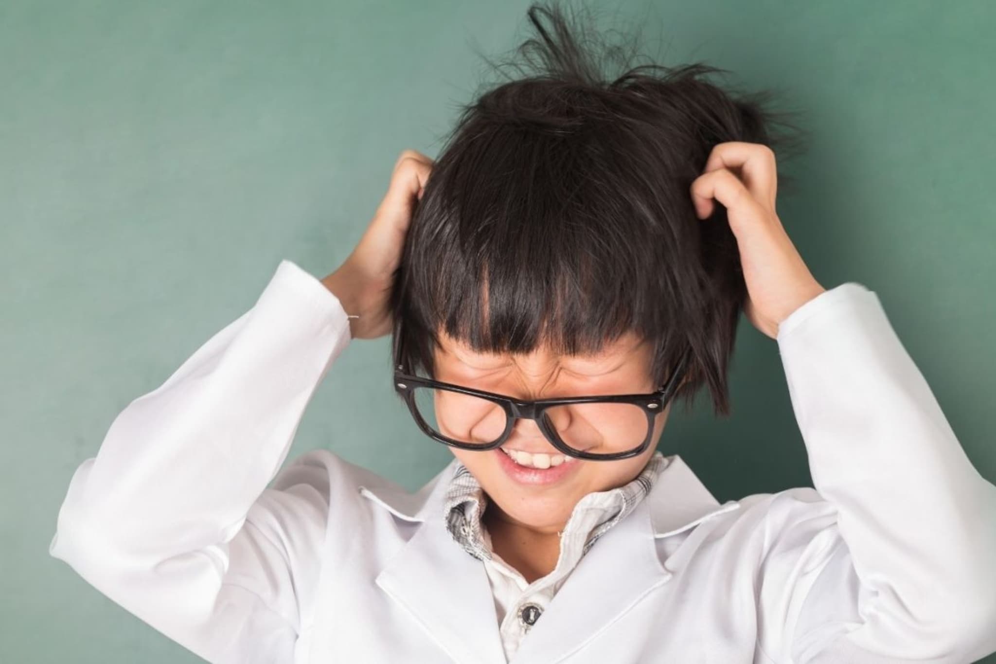 सतत डोकं खाजवायची मुलगी, केसात उवा म्हणून पालकांनी दुर्लक्ष केलं; झाला मृत्यू