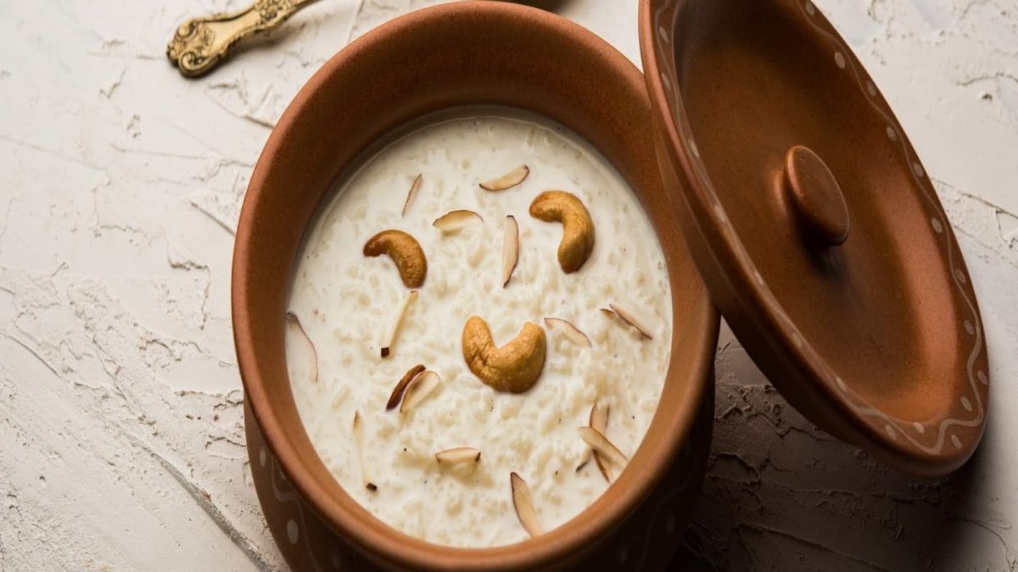 Kheer Recipe Video : खीर बनवण्याची वेगळी पद्धत, होते अधिक चविष्ट