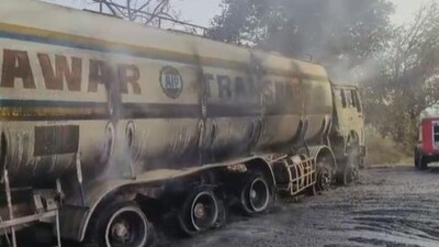 कोल्हापुर में इथेनॉल टैंकर में भीषण आग, कोल्हापुर-कोंकण मार्ग पर यातायात बाधित.