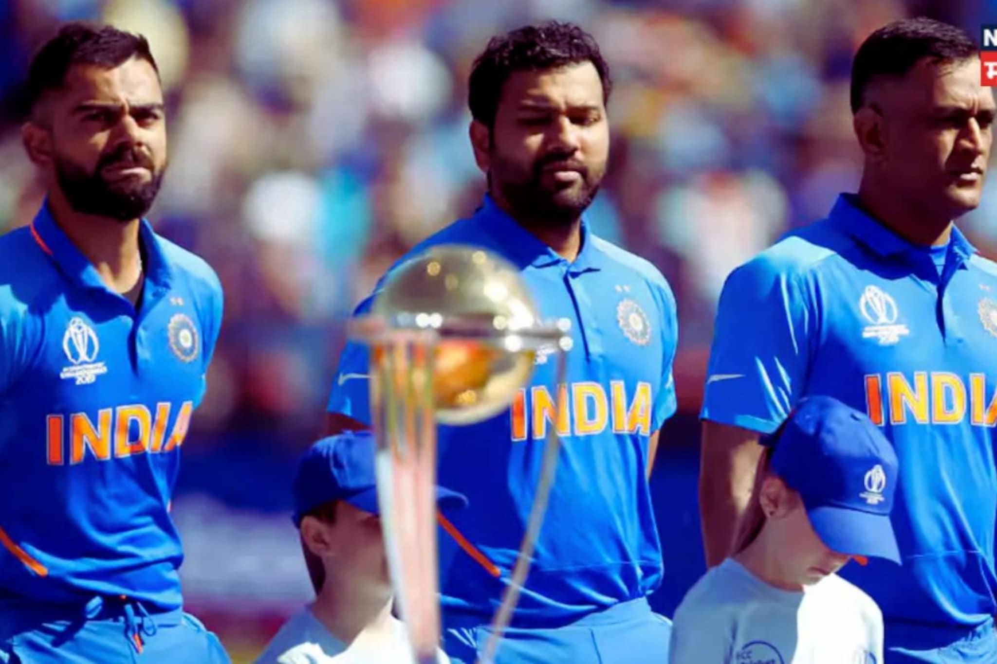 रोहित आणि विराटला संधी द्यावी का? MS Dhoni ने थोडक्या शब्दात सगळ्यांना गार केलं!