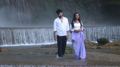 कुंभमेळ्यात व्हायरल झालेल्या मोनालिसाच्या चित्रपटाची शुटिंग पुर्ण, केव्हा होणार चित्रपट रिलीज