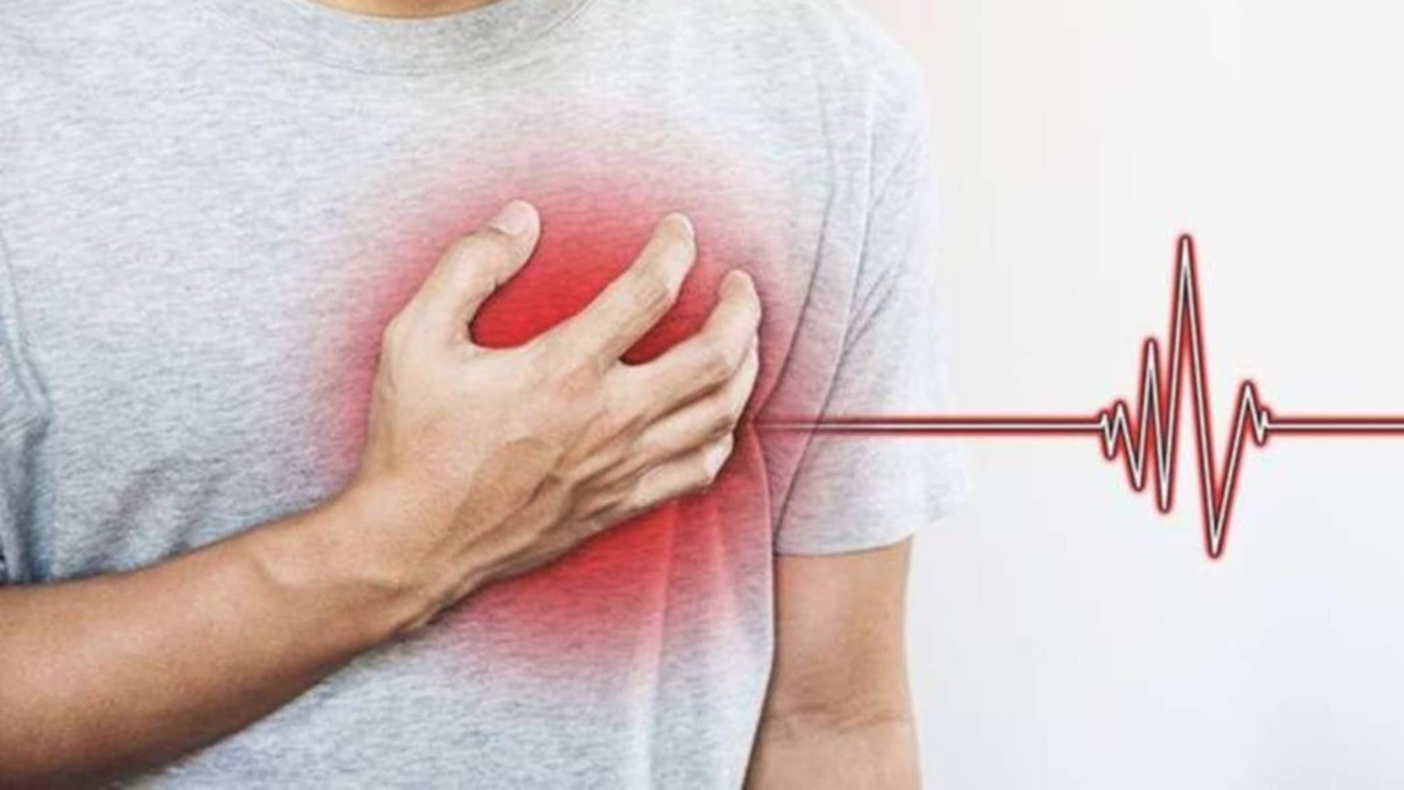 पोरगा पोलिसांच्या ताब्यात, बारावीचा पेपर चुकला, लेकाचं 'ते' कृत्य जिव्हारी; वडिलांना हार्ट अटॅक