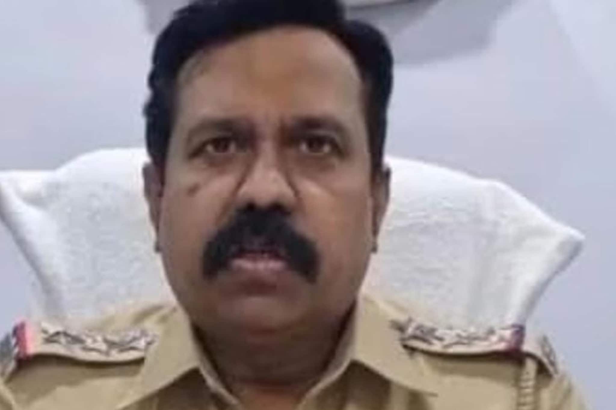 1 लाख घेताना साहेब अडकले, कपाड उघडताच एसीबीचे अधिकारी देखील चक्रावले