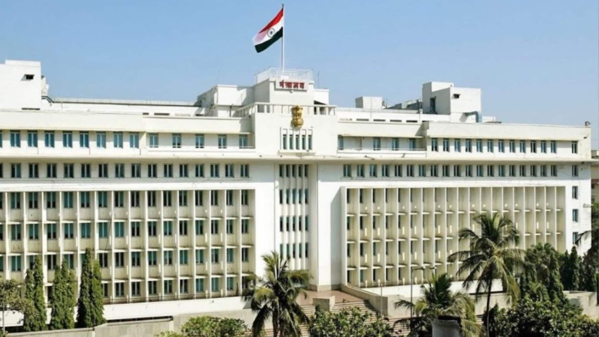 मंत्रालयात लाचखोरीचा प्रकार, अधिकाऱ्याला ACB ने रंगेहाथ पकडलं