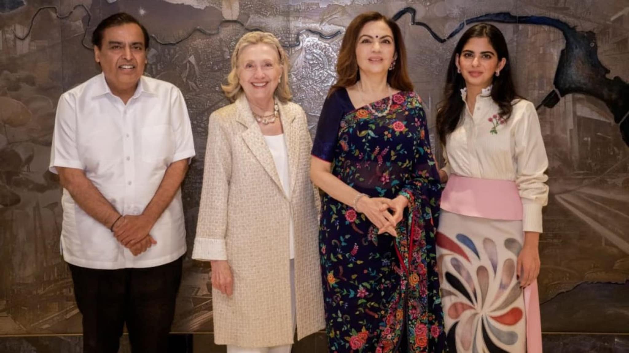 अंबानी निवासस्थानी हिलरी क्लिंटन, मुकेश-नीता अंबानींसोबत मनमोकळ्या गप्पा