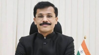 तुकाराम मुंढे की बड़ी कार्रवाई: मुंबई, पुणे में 900 फर्जी संगठनों पर गिरी गाज.