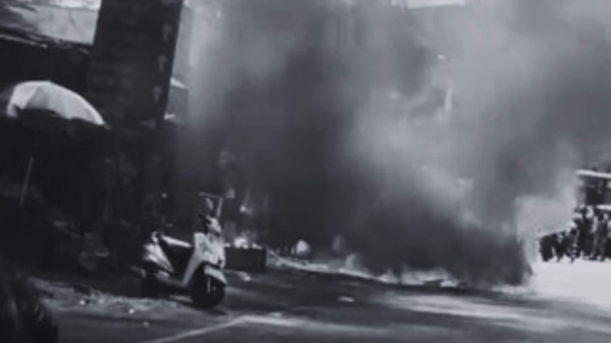 नाशिकमध्ये बर्निंग कारचा थरार! मृत्यू डोळ्यासमोर पाहिला, चालकाचं काय झालं? घटनास्थळावरचे PHOTO