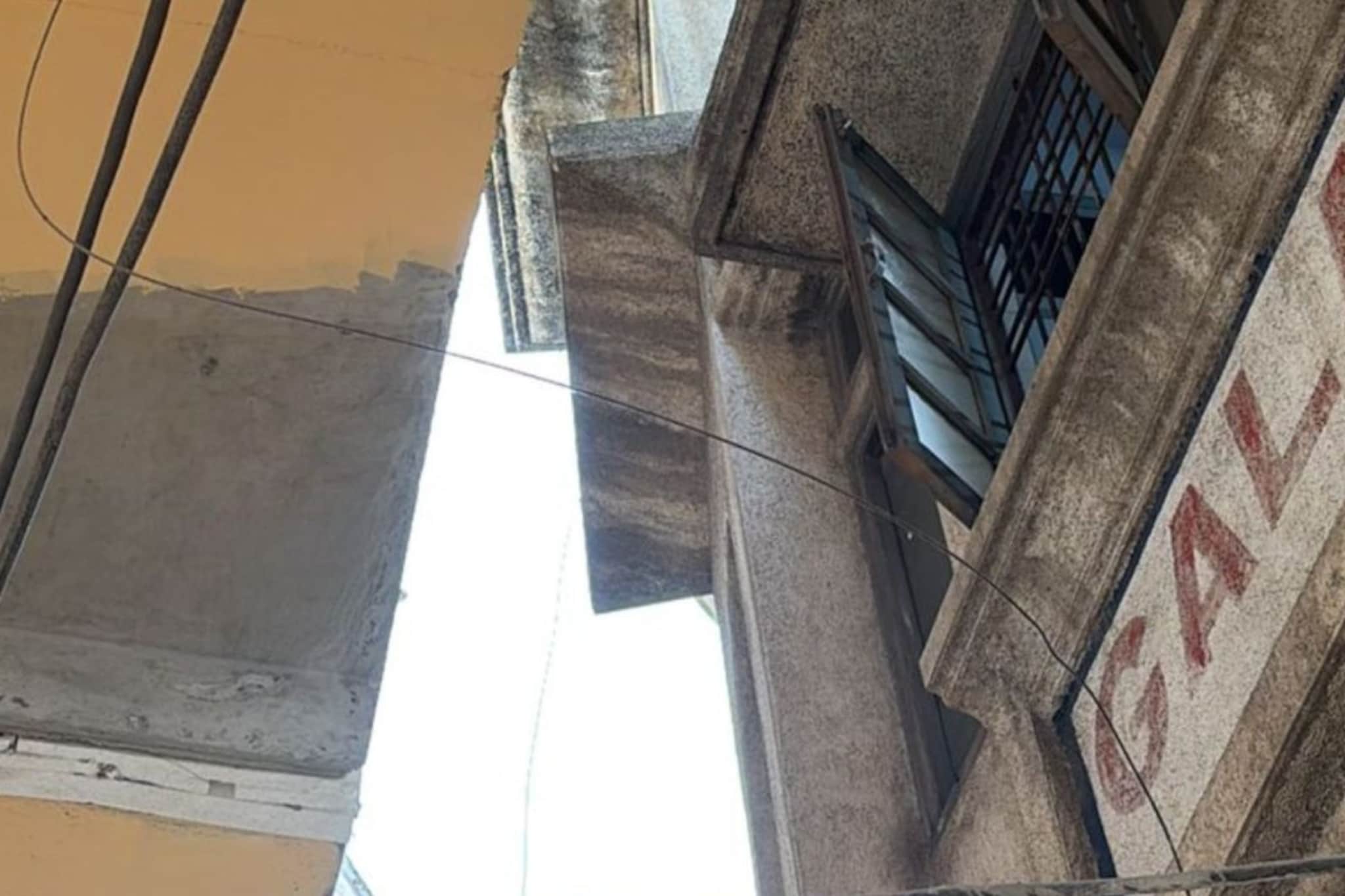 भाईंदरनंतर नागपुरात अजब प्रकार! उड्डाणपूल थेट लोकांच्या खिडकी अन् बाल्कनीतून