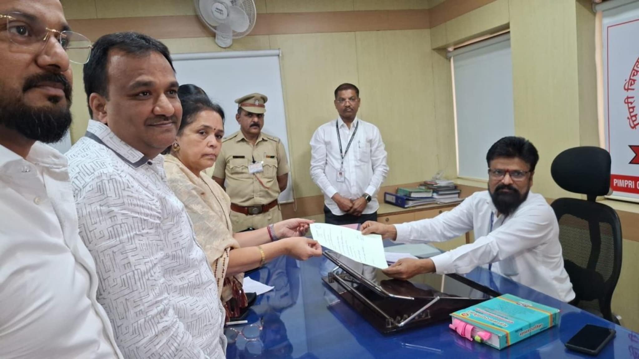 PCMC महानगरपालिकेत BJP-NCP एकत्र सत्तेत बसणार? शीतल शिंदे नाराज होऊन निघून गेले PCMC महानगरपालिकेत BJP-NCP एकत्र सत्तेत बसणार? शीतल शिंदे नाराज होऊन निघून गेले