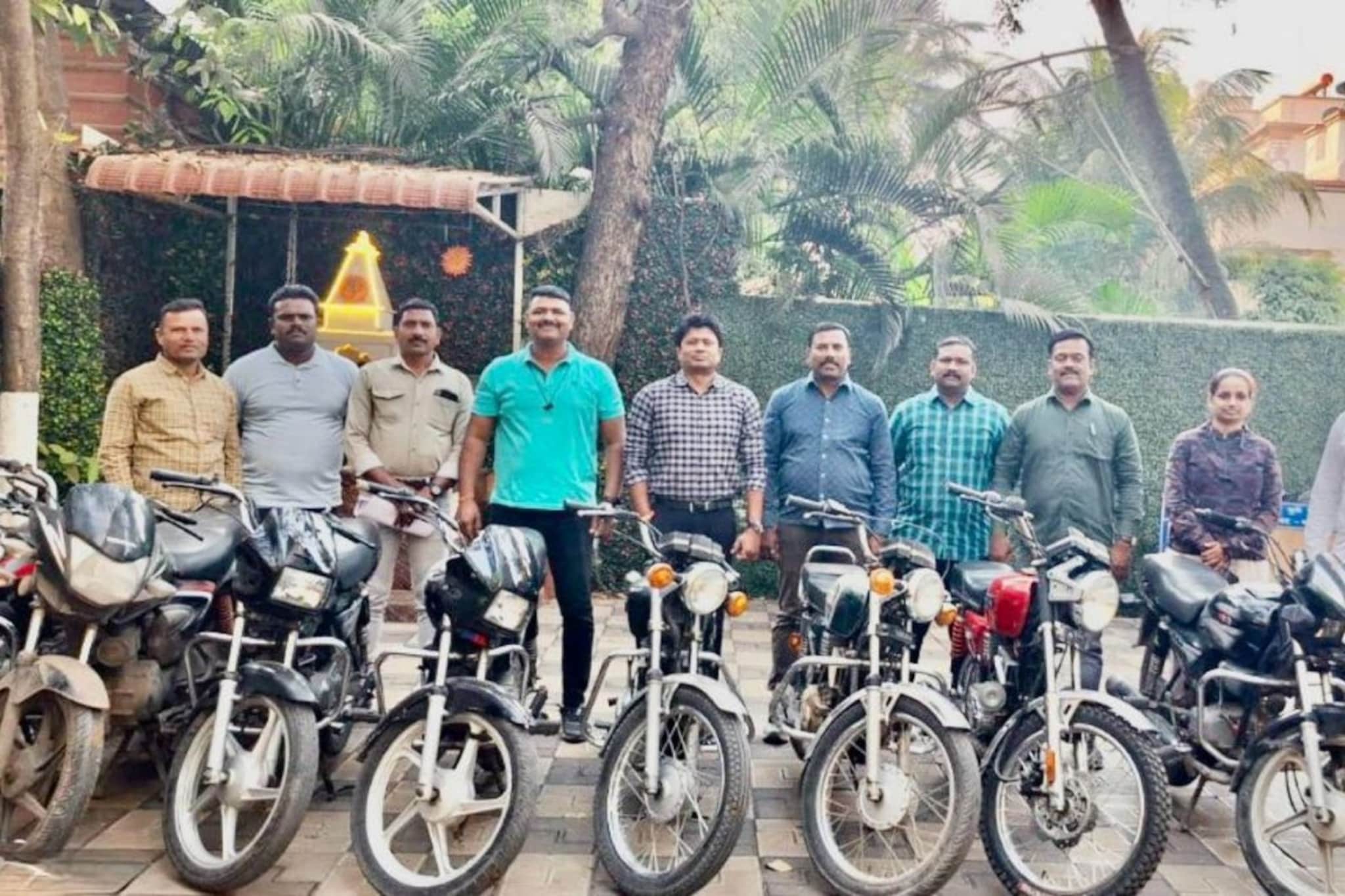 पुण्यात चोरांचा नवा फंडा, अट्टल चोरांच्या आवळल्या मुसक्या पुण्यात चोरांचा नवा फंडा, अट्टल चोरांच्या आवळल्या मुसक्या