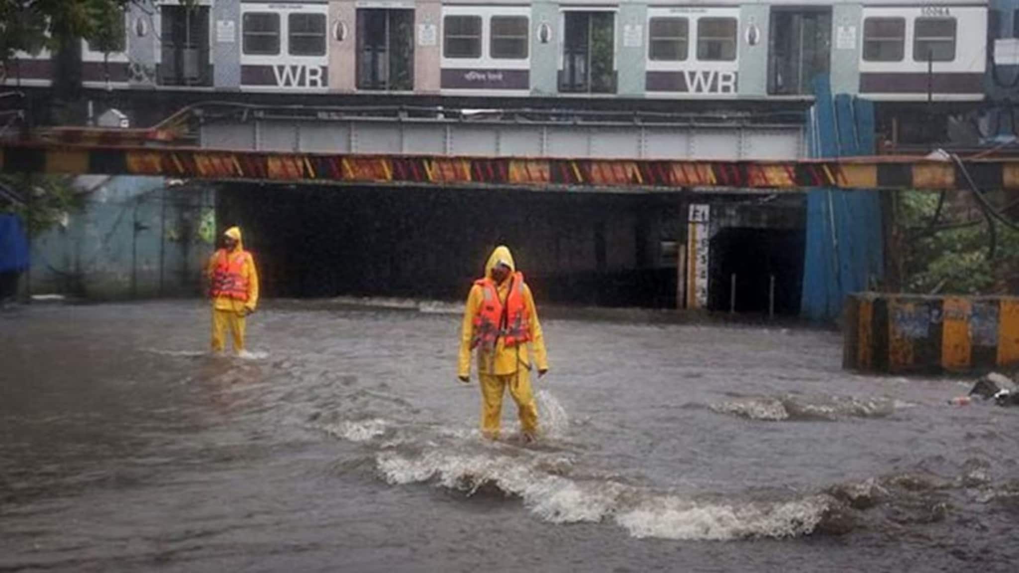 मुंबई आता नाही तुंबई, पाण्याखाली जाणाऱ्या सबवे वर उड्डाणपूल उभारणार; कसा- कुठे?