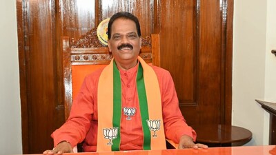 मुंबई पालिका स्थायी समिति अध्यक्ष बने प्रभाकर शिंदे, पानी की समस्या सुलझाने का वादा.